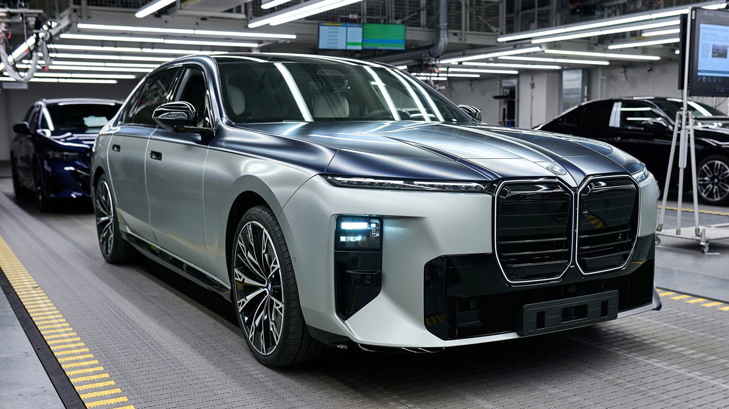 BMW's updated 7 Series enters production at Dingolfing with Neue Klasse battery  — Image 4