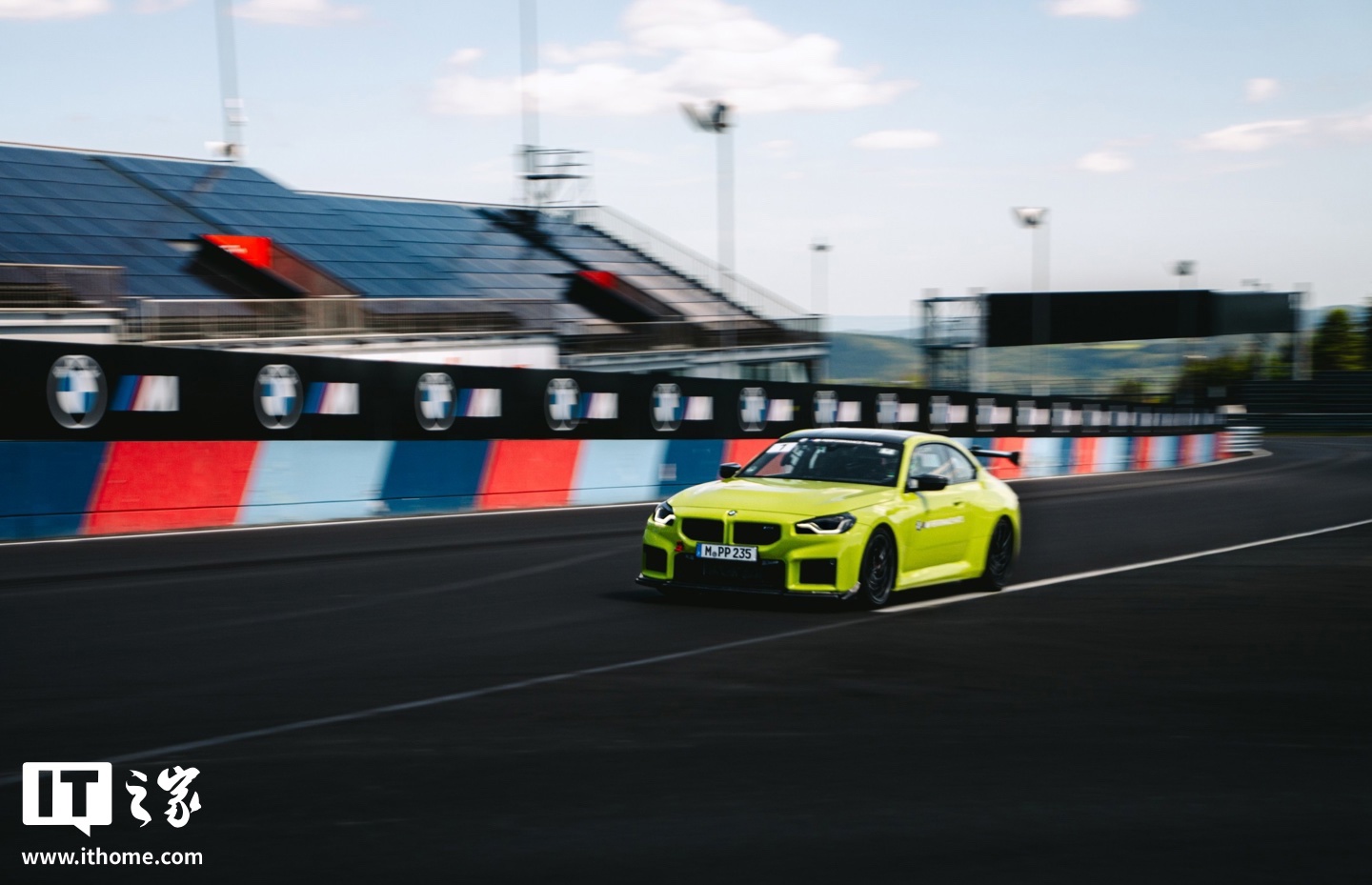 BMW M2 Laps the Nürburgring in 7:25 with New Track Package